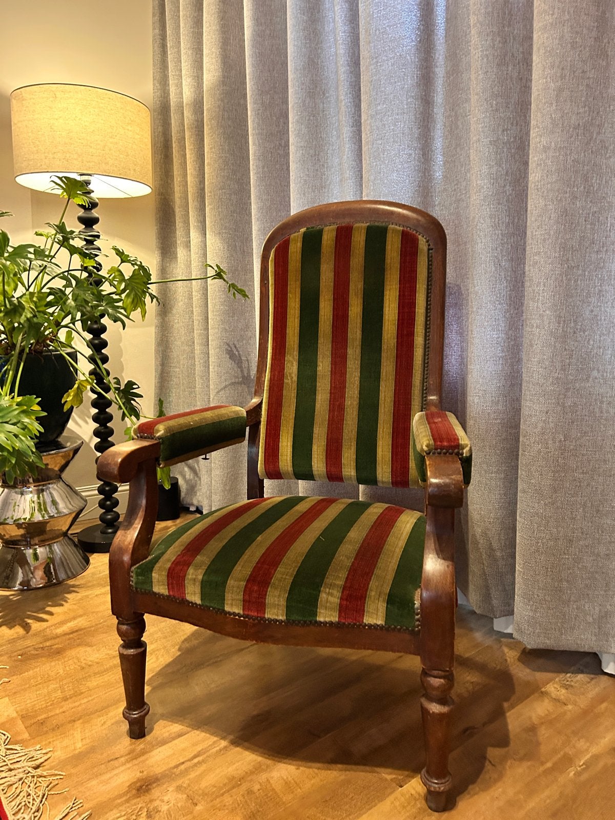 Antieke salonstoel fauteuil met gestreepte bekleding, Ophalen