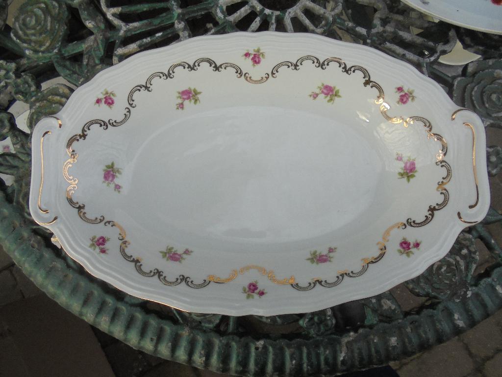 Broodschaal Rheinkrone Bavaria roze roosjes en goud lusters, Antiek en Kunst, Antiek | Servies los, Ophalen of Verzenden