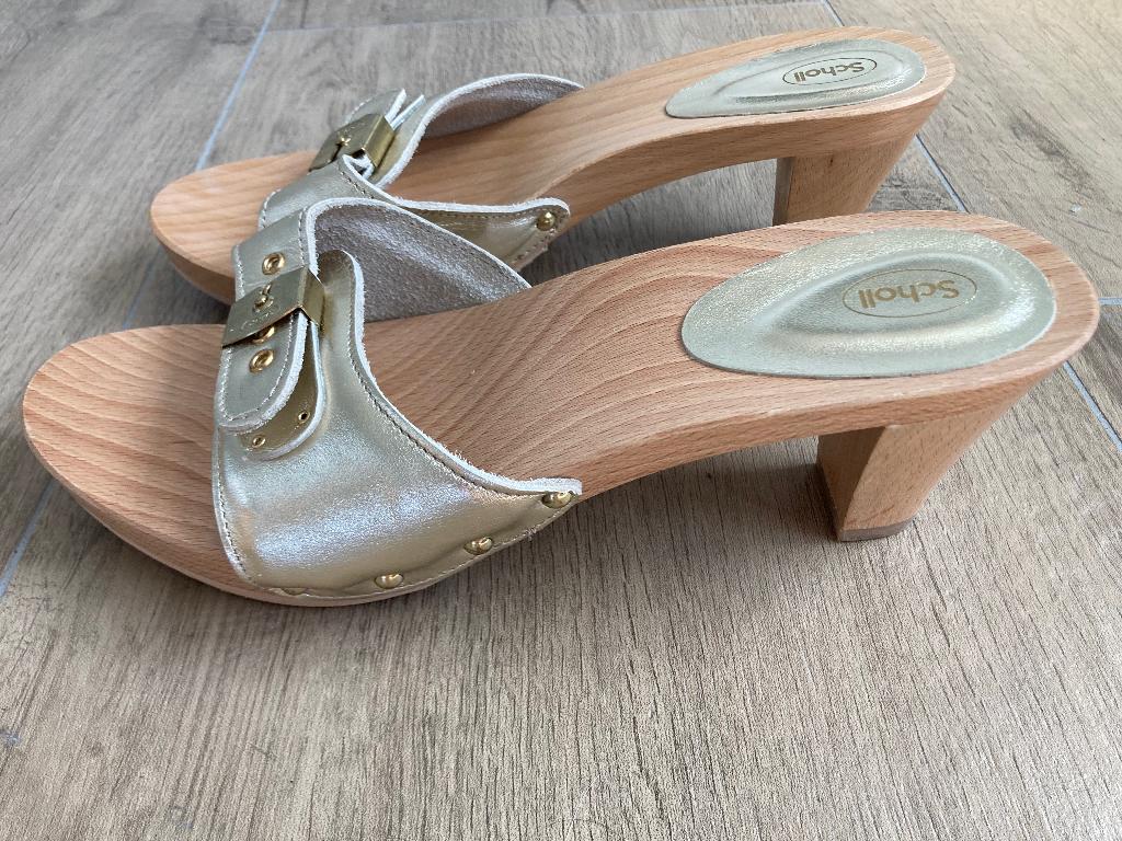 NIEUW!!!! Halfhoge gouden kleppers Scholl mt 40, Scholl, Overige kleuren, Nieuw, Sandalen of Muiltjes