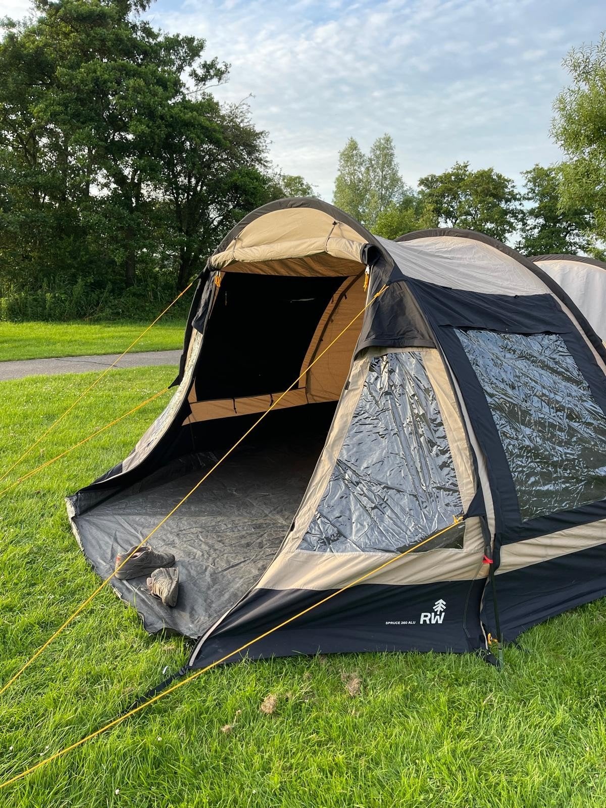 red wood Spruce 260 Alu Tent - Ruime en Comfortabele Tent, Caravans en Kamperen, Tenten, Ophalen of Verzenden, Gebruikt, Tot en met 4