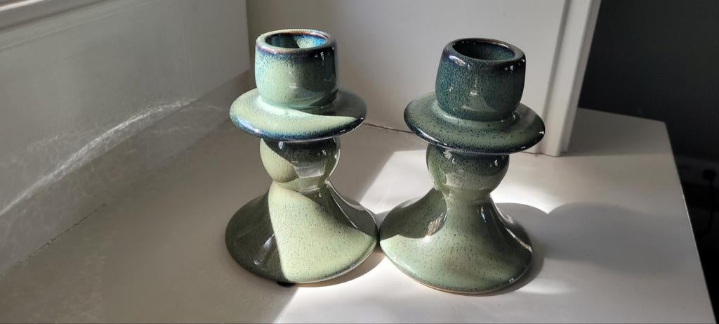 Twee groene Brynxz kandelaars 12 cm hoog, Ophalen of Verzenden, Overige materialen, Minder dan 25 cm