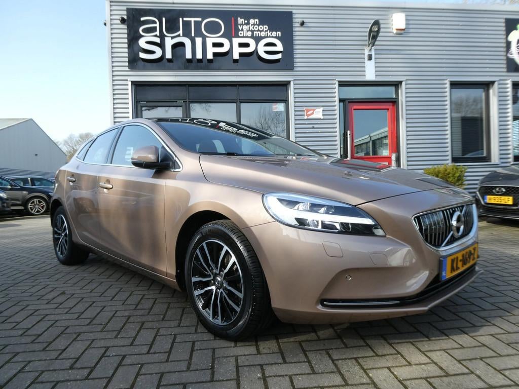 Volvo V40 2.0 T2 Nordic+ INSCRIPTION-PANODAK-DEALERONDERHOUD, Voorwielaandrijving, Gebruikt, Euro 6, 4 cilinders