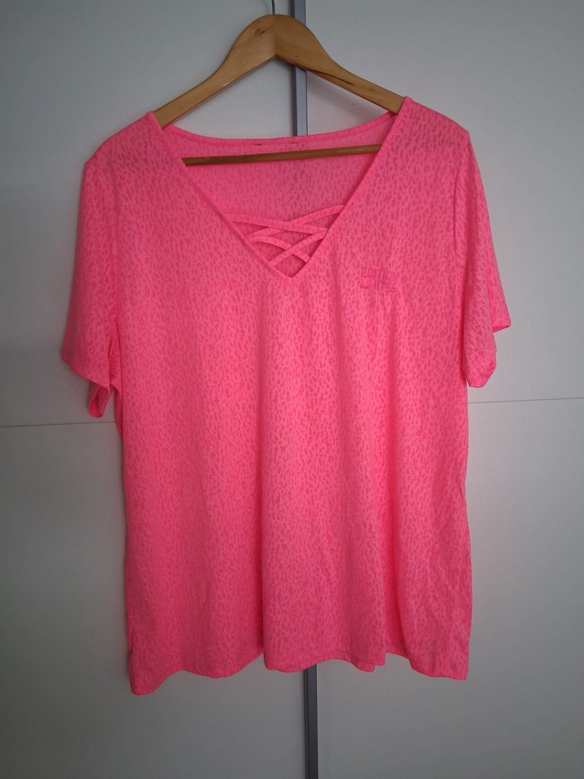 Neon Roze T-shirt, Kleding | Dames, Maat 42/44 (L), Ophalen of Verzenden, Korte mouw, Roze