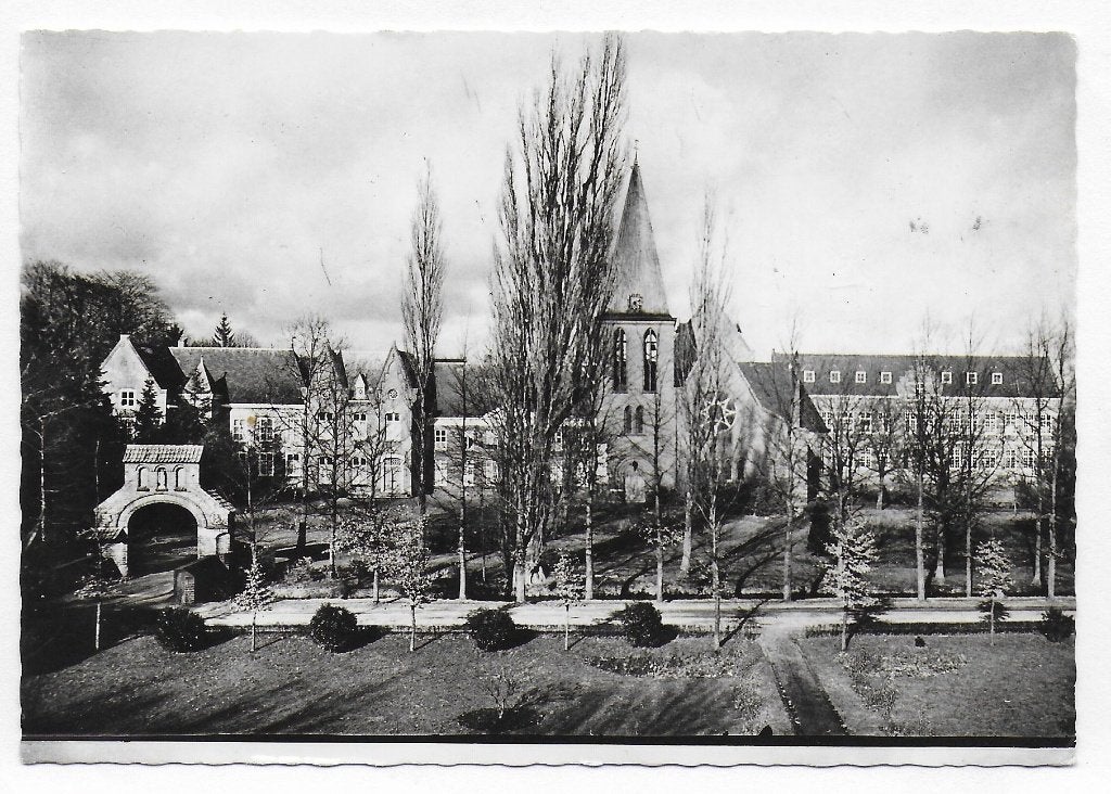 Heeswijk Norbertijnenabdij Gelopen Ansichtkaart ( B4525 ), Ophalen of Verzenden, 1980 tot heden, Gelopen