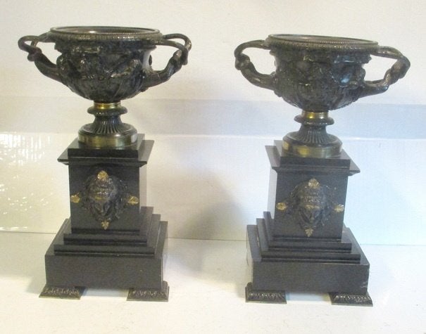 19eeuwse Grand Tour bronzen Warwick vazen tazzas met maskers, Ophalen