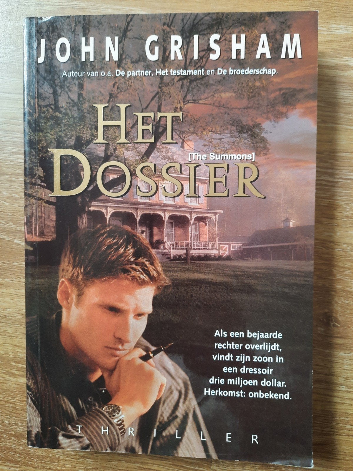 HET DOSSIER van John Grisham, Ophalen of Verzenden, Zo goed als nieuw
