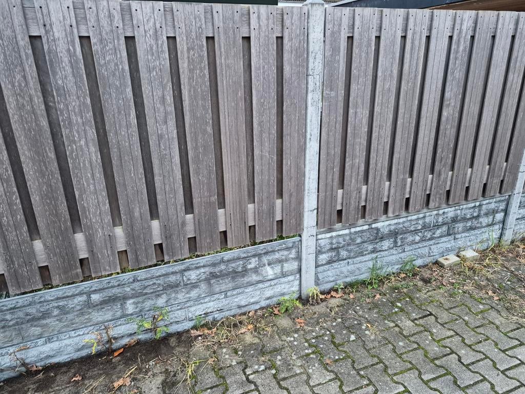 Schutting (meranti) met poort en betondelen, Ophalen of Verzenden
