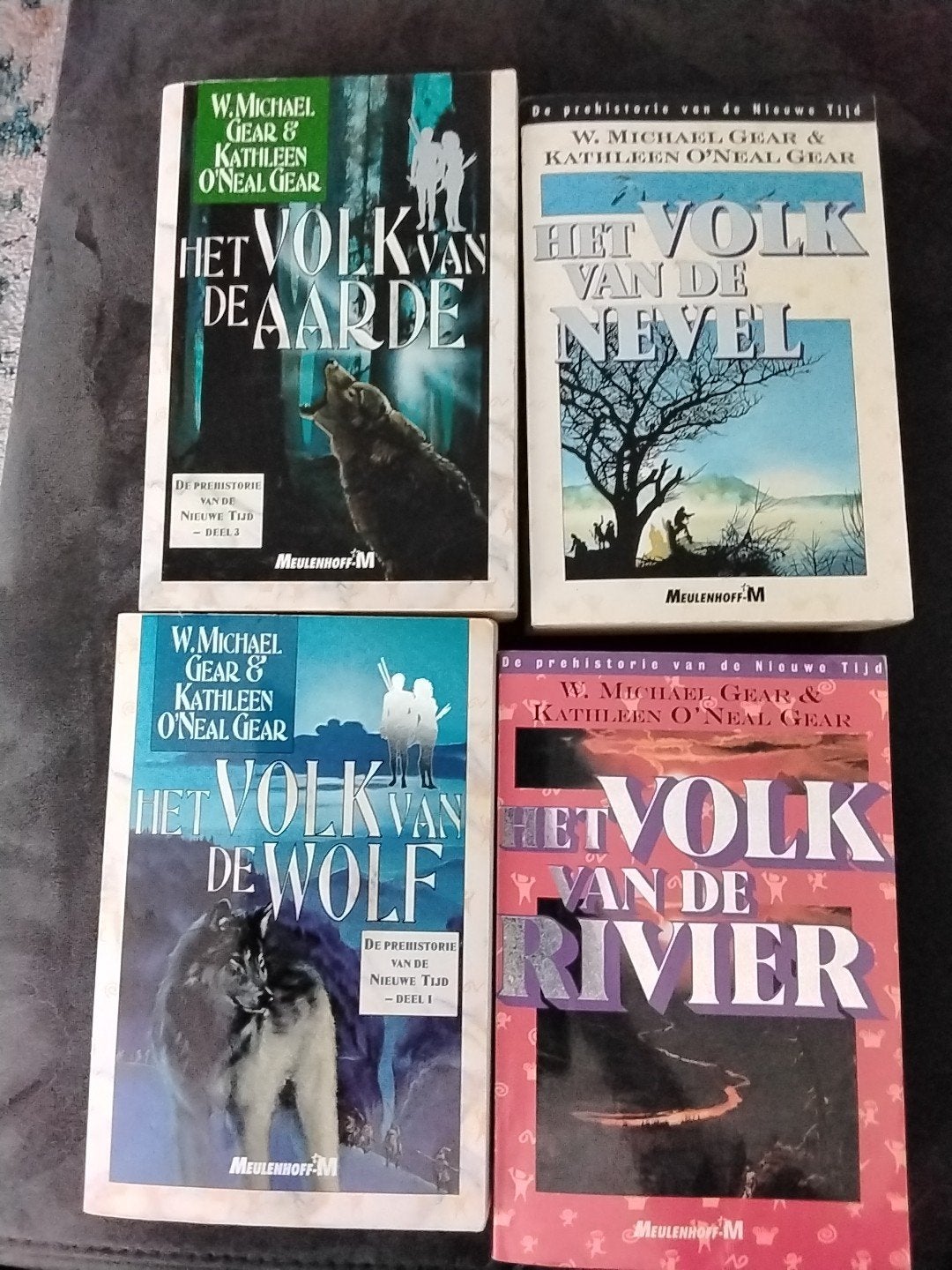 Het Volk van de Aarde, Nevel, Wolf, Rivier - W. Michael Gear, Ophalen, Gelezen, W. Michael Gear & Kathleen O'Neal Gear