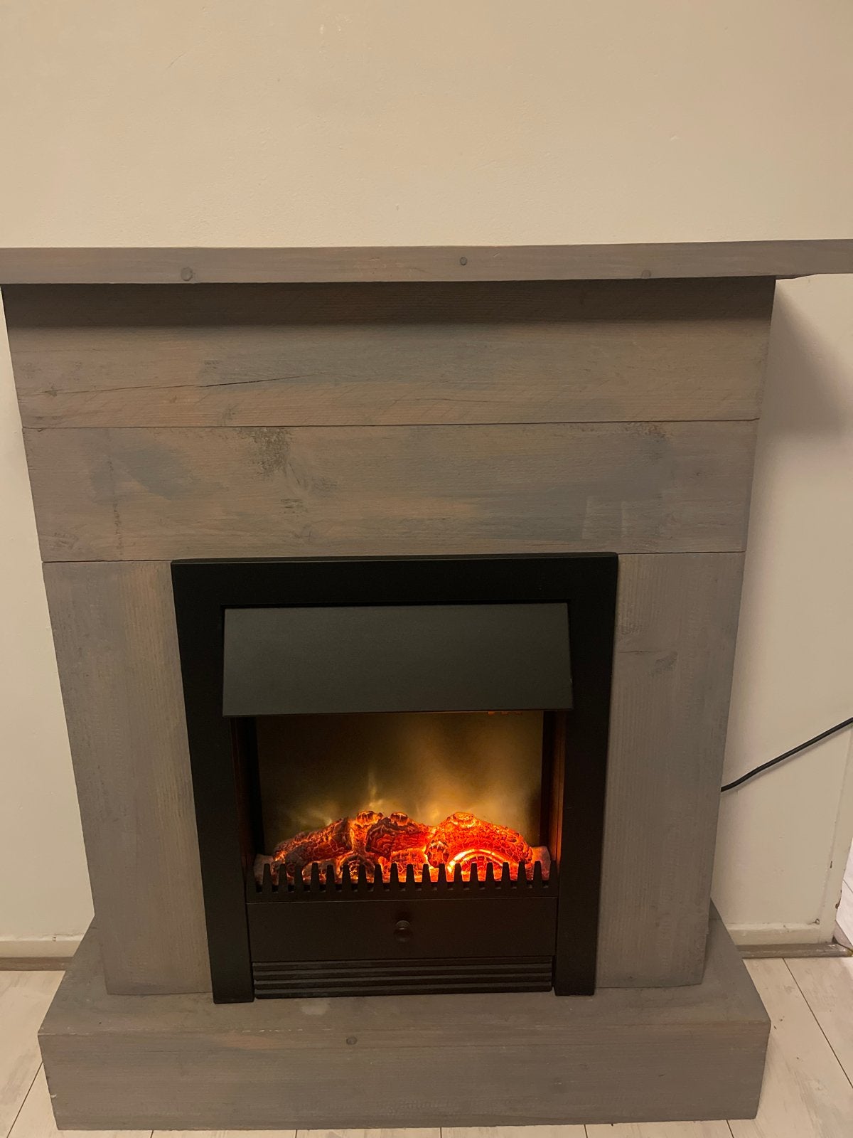Sfeervolle elektrische haard met houtlook ombouw, Huis en Inrichting, Ophalen, Zo goed als nieuw, Vrijstaande haard, Elektrische haard