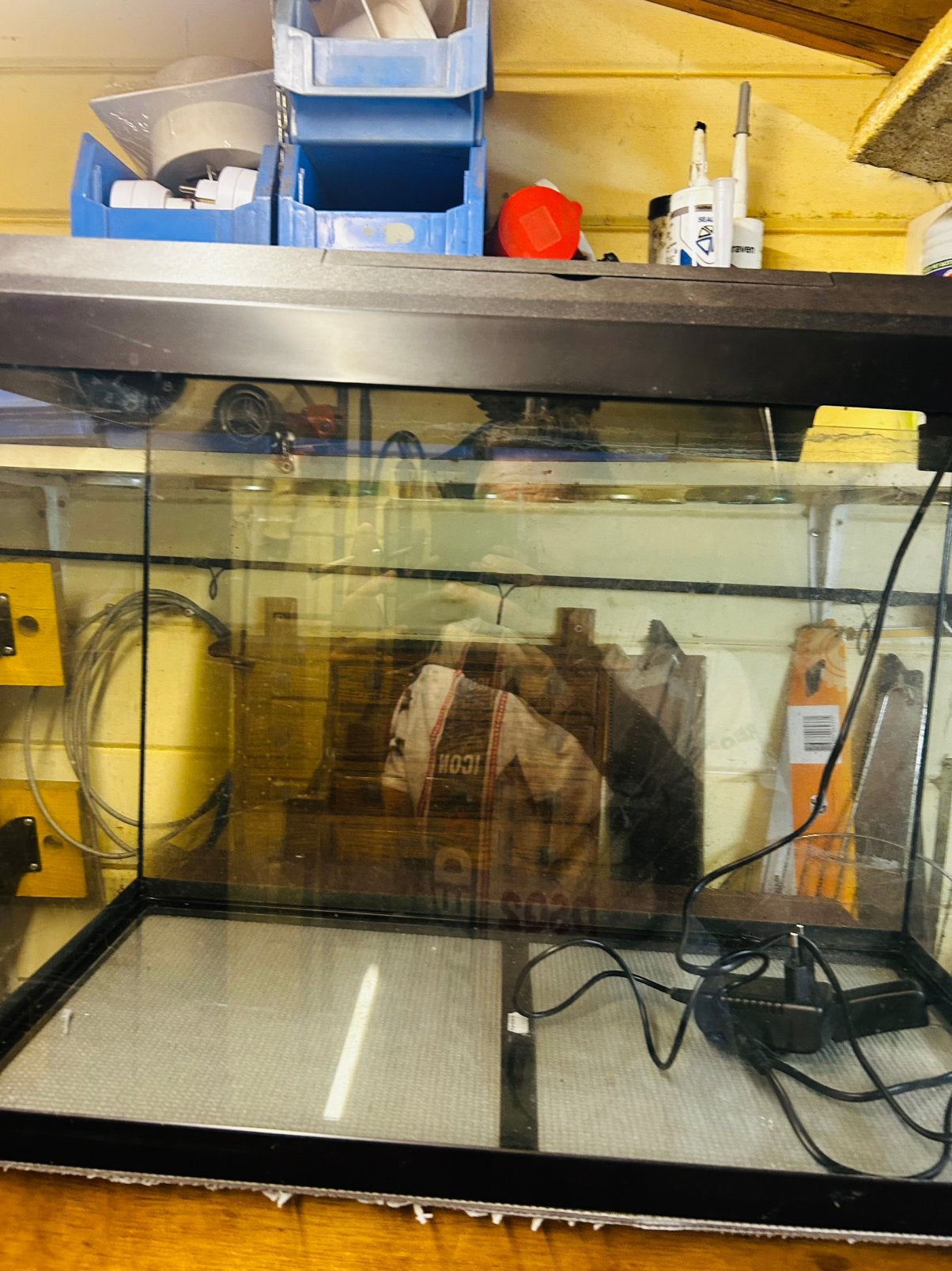 Aquarium met pompje en verwarming, Ophalen, Zo goed als nieuw, Leeg aquarium