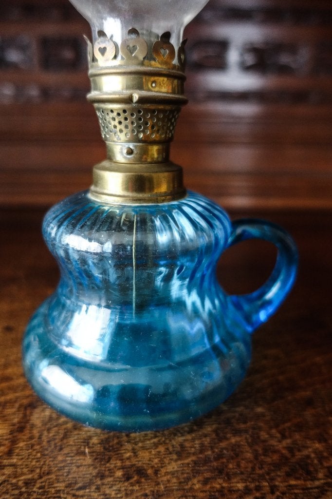 antiek olie lampje met oortje van blauw glas, Antiek en Kunst, Ophalen of Verzenden