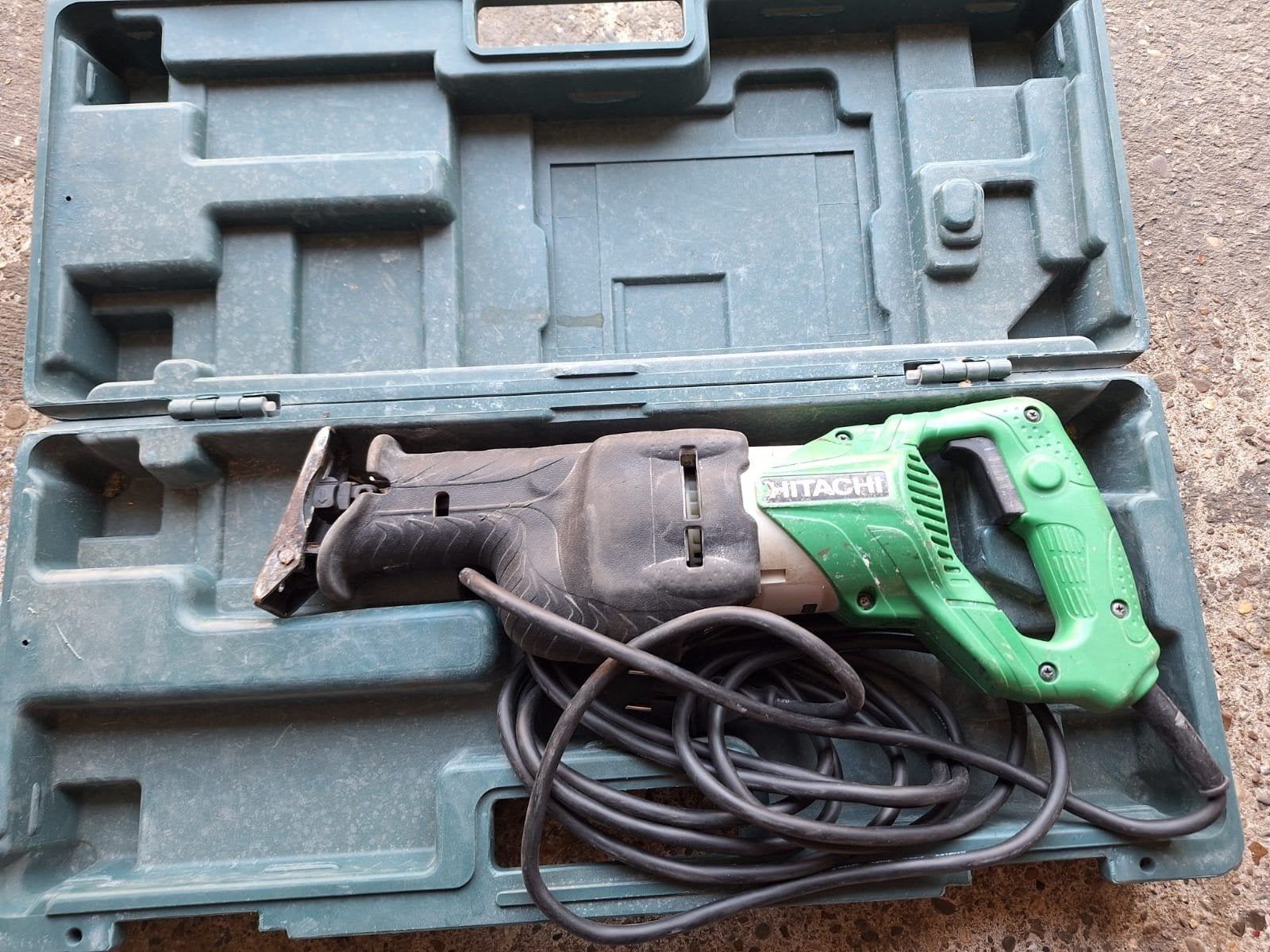 Hitachi reciprozaag cr13v2 1010W
Goedwerkende zaag in koffer, Doe-het-zelf en Verbouw, Gereedschap | Zaagmachines, Ophalen, Gebruikt