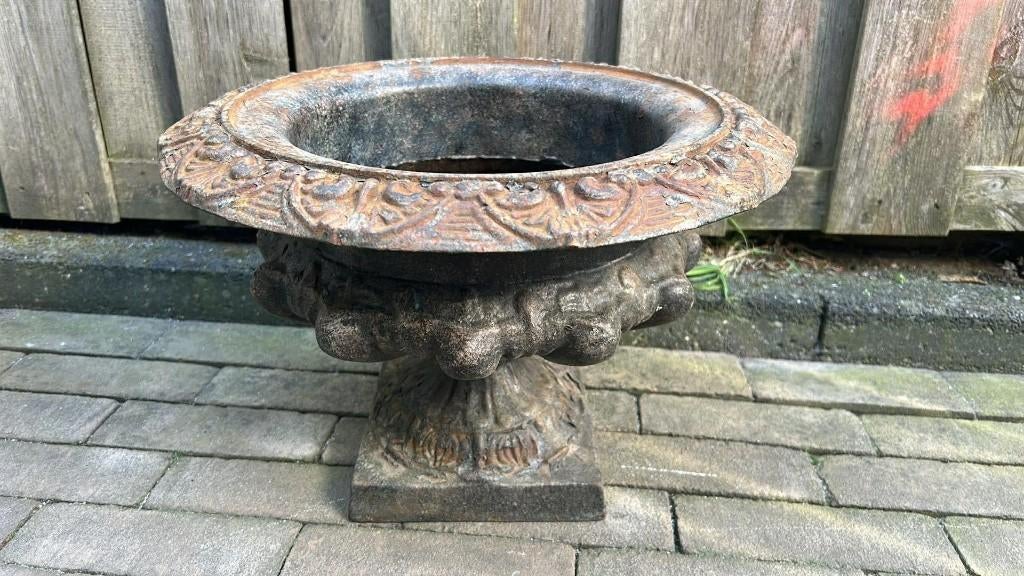 Gietijzeren bloempot, Tuin en Terras, Ophalen, Gebruikt