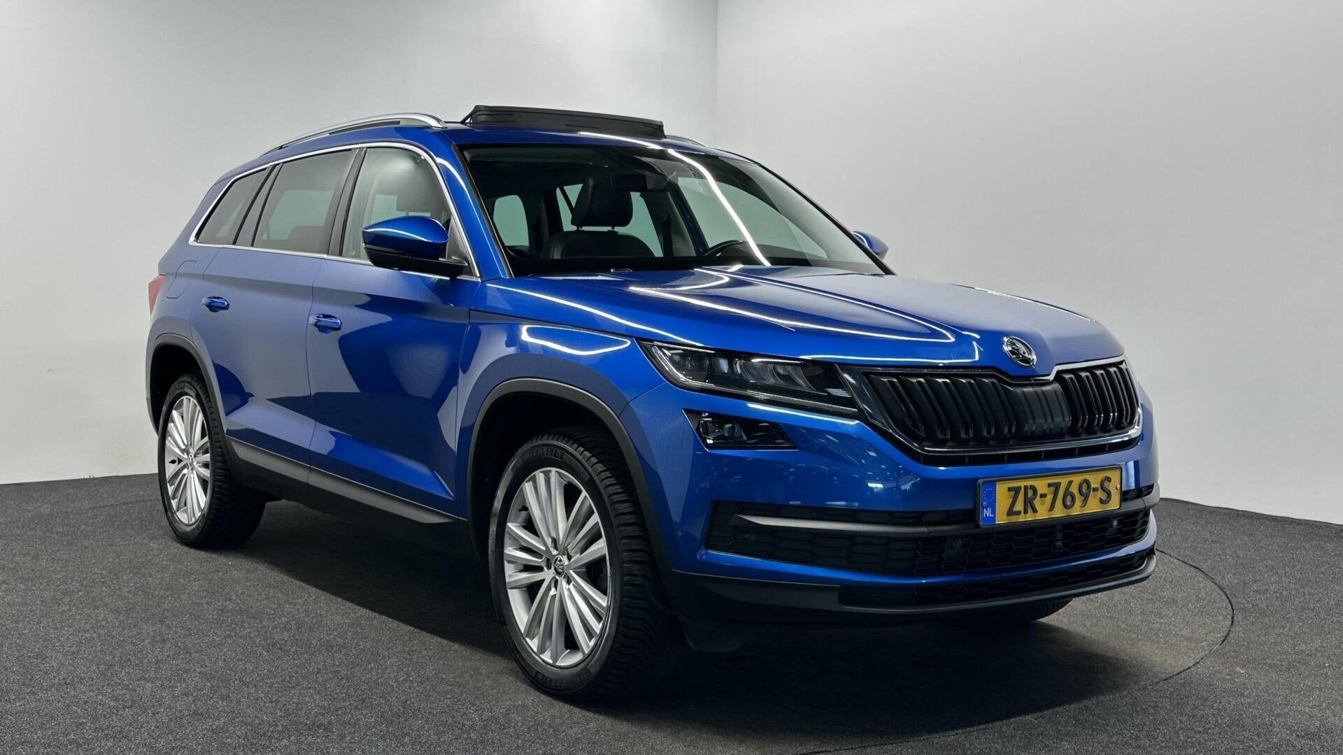 Skoda Kodiaq 1.5 TSI Business Edition PANO TREKHAAK CAMERA C, Auto's, 4 cilinders, Blauw, Origineel Nederlands, Bedrijf