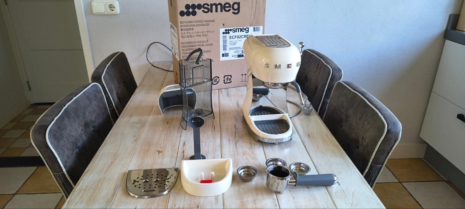 Smeg ECF02CREU Espressomachine - Zo goed als nieuw, Ophalen of Verzenden, Zo goed als nieuw, Espresso apparaat, Gemalen koffie