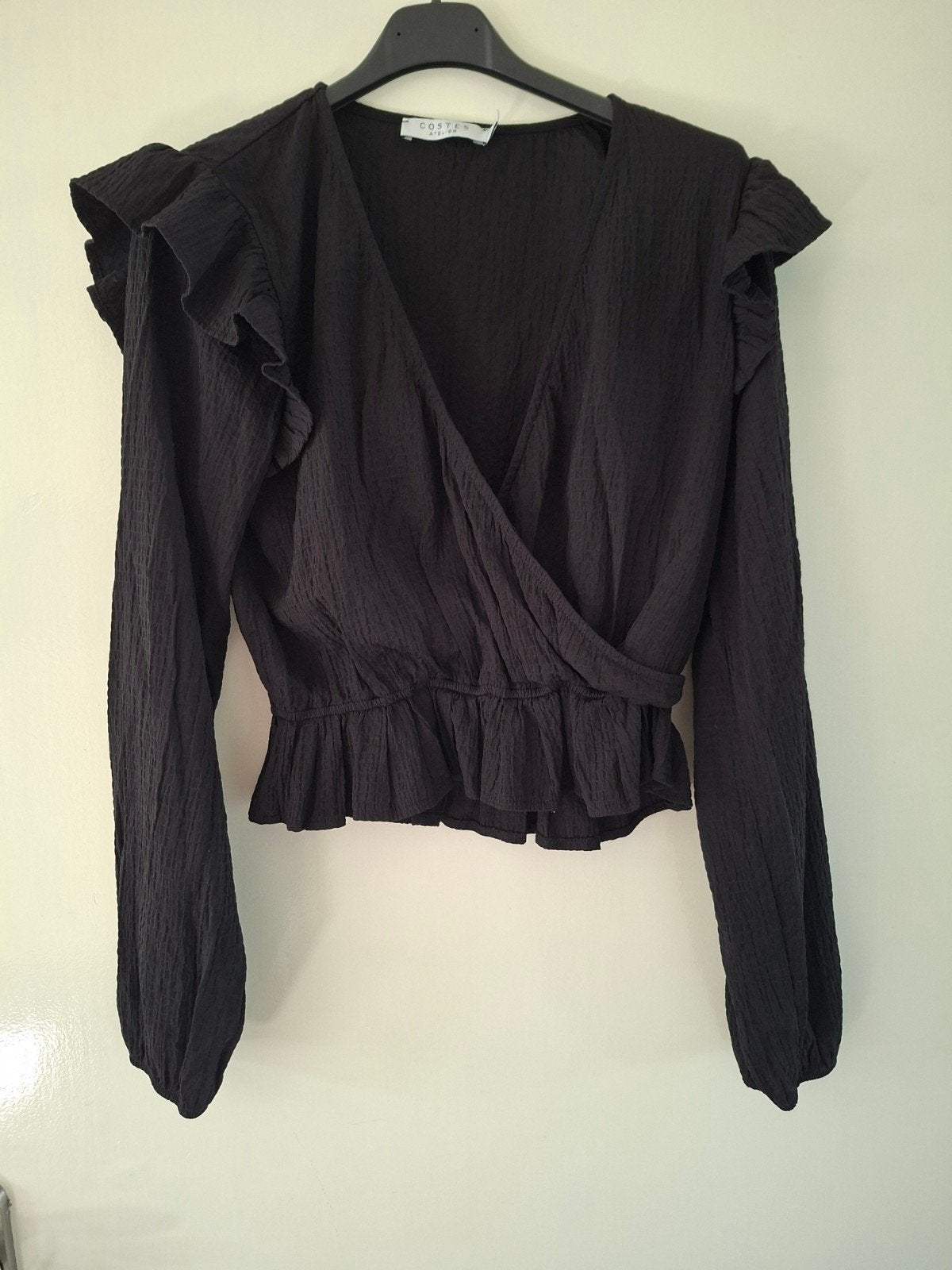 Zwarte Costes Atelier overslagblouse met ruches, maat S, Costes Atelier, Ophalen of Verzenden