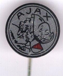 AJAX blik voetbalclub speldje ( Y_068a ), Verzamelen, Verzenden, Zo goed als nieuw, Sport, Speldje of Pin