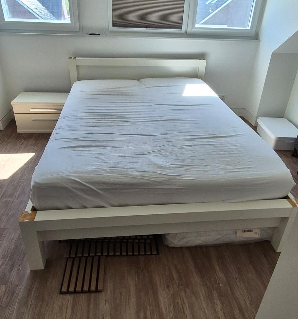 GRATIS 2 persoonsbed 160x 210 met nachtk (evt met matrassen), Ophalen, Gebruikt, 90 cm, 210 cm
