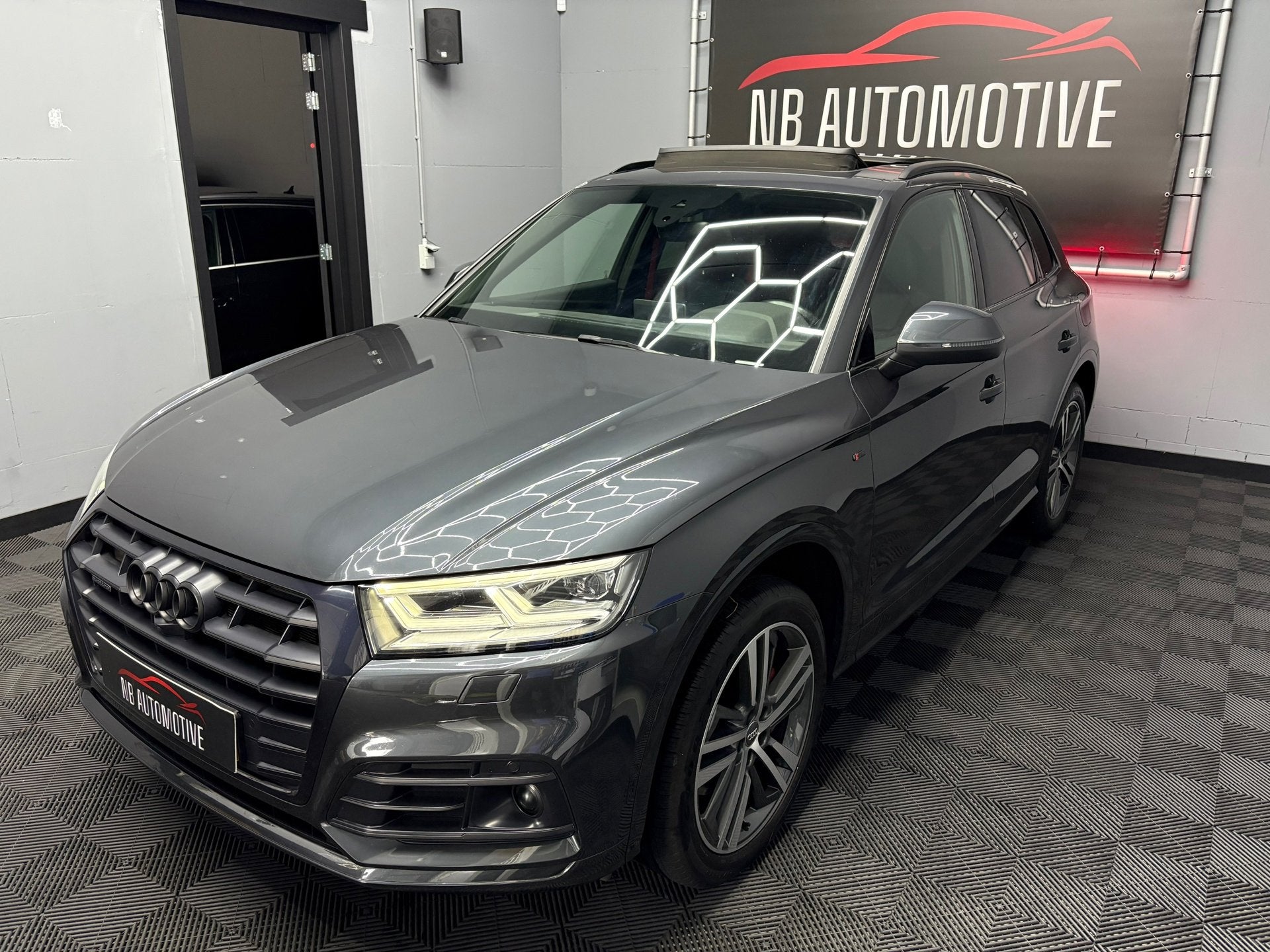 Audi Q5 55 TFSI e Quattro Competition S-line, Dealer onderhouden, 4 cilinders, Bedrijf, Hybride Elektrisch/Benzine