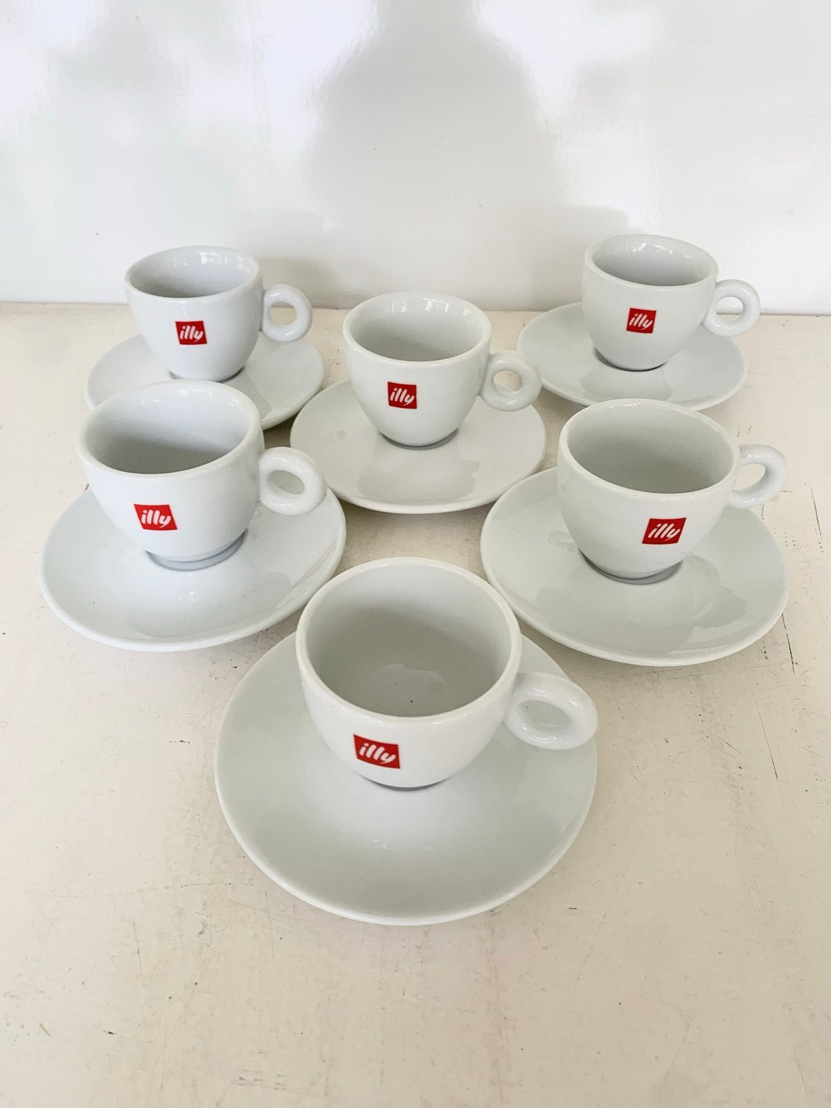 Set van 6 Illy espresso / koffie kopjes met schotels, Huis en Inrichting, Keuken | Servies, Ophalen of Verzenden, Zo goed als nieuw