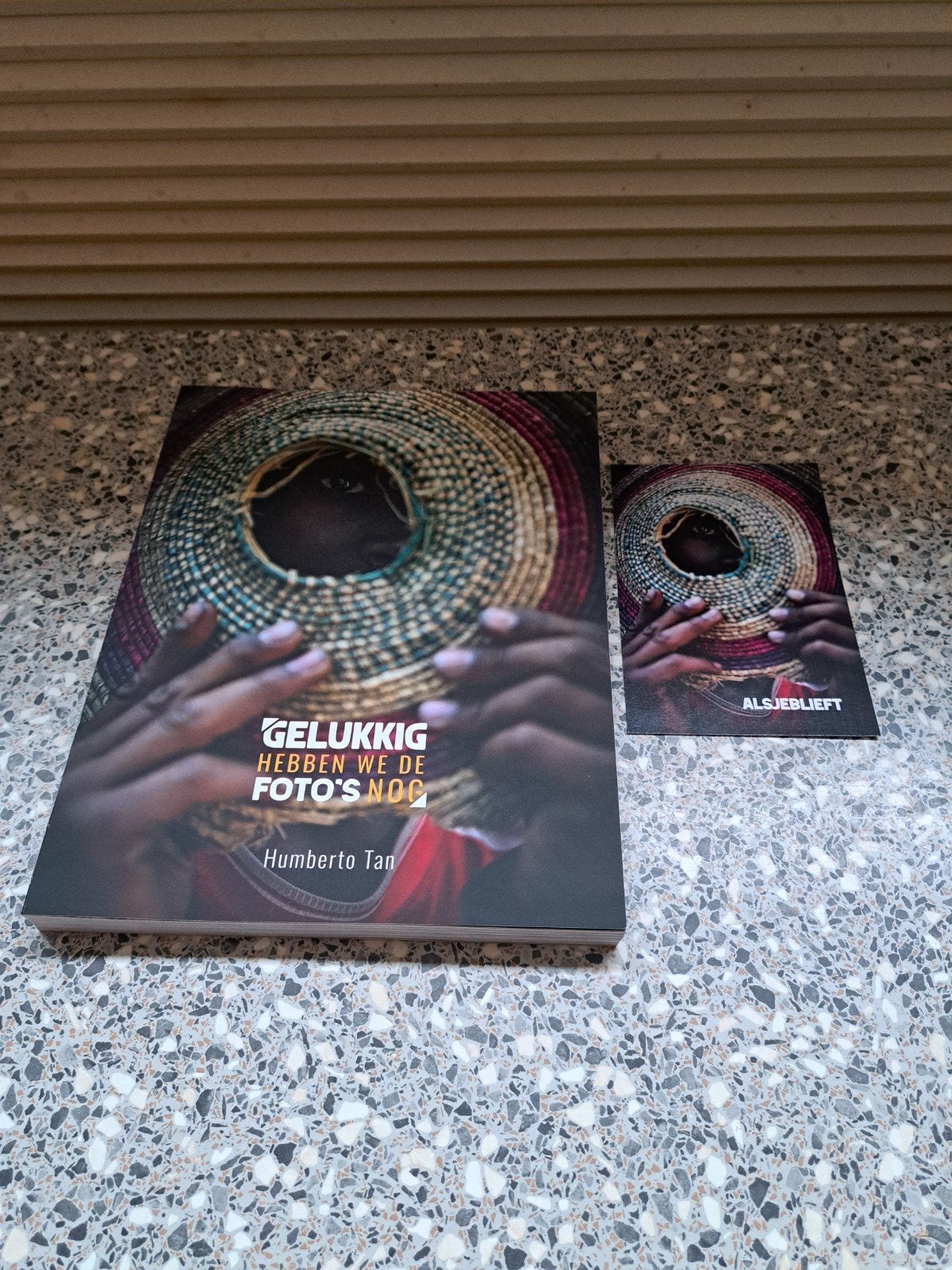 Boek: Gelukkig hebben we de foto's nog.
Humberto Tan.
Nieuw., Boeken, Ophalen of Verzenden, Nieuw, Fotografie algemeen, Humberto Tan