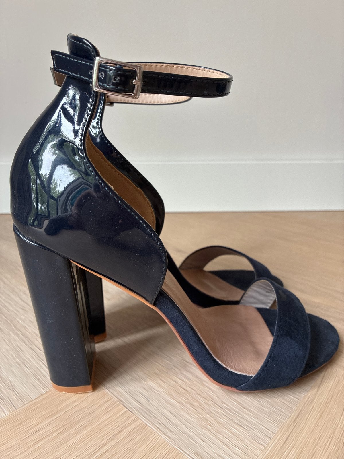 Donkerblauwe pumps met blokhak - Maat 40, Ophalen of Verzenden, Zo goed als nieuw, Blauw, Sandalen of Muiltjes
