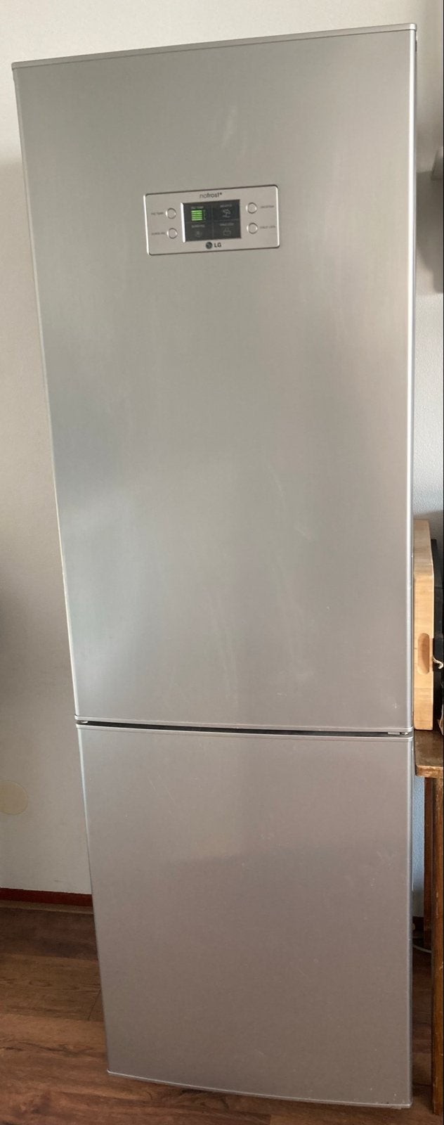 LG No Frost Koelvriescombi - Vriezer werkt, koelkast niet, Ophalen, 200 liter of meer, Met aparte vriezer, 160 cm of meer