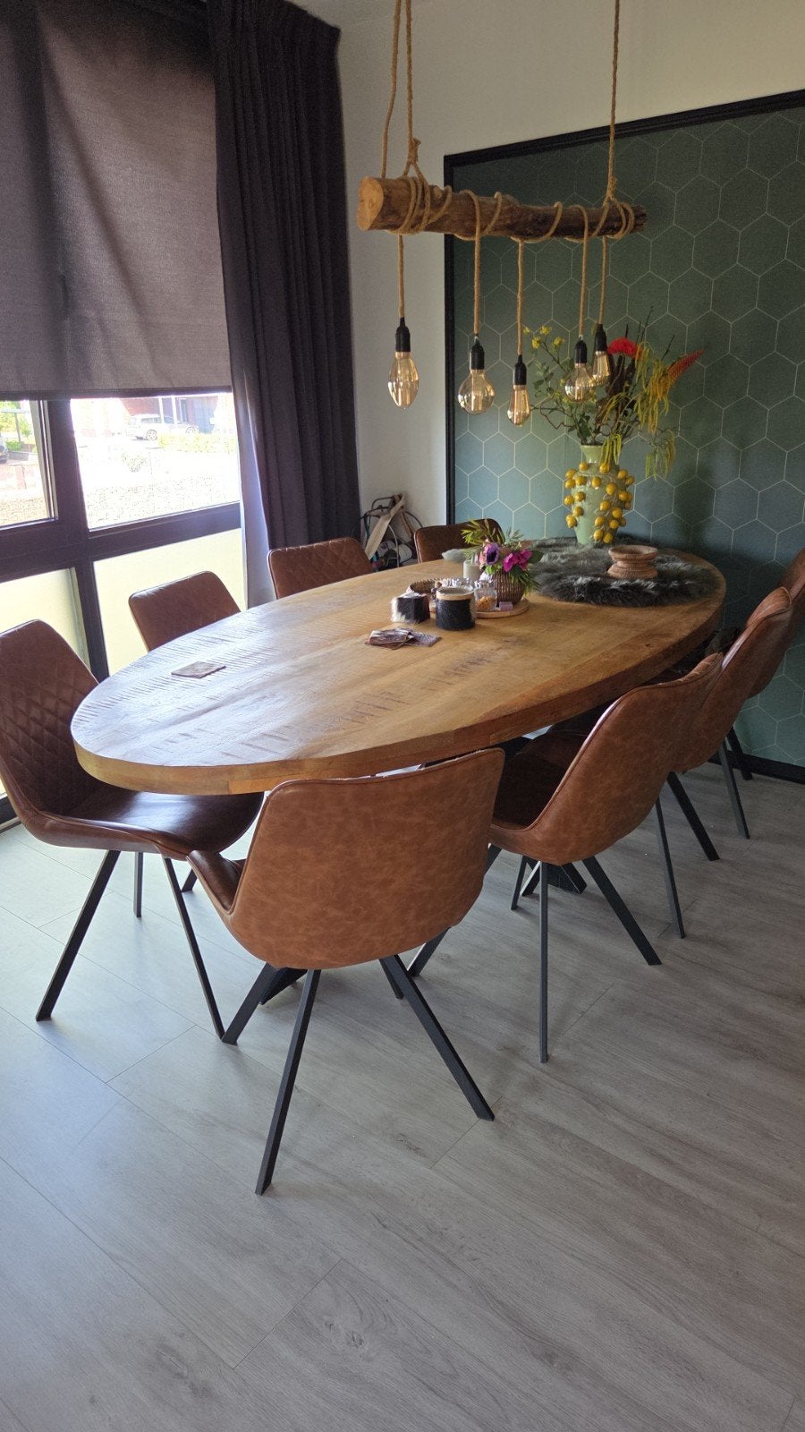 Ovale eettafel van mangohout met 8 stoelen, 200 cm of meer, 50 tot 100 cm, Zo goed als nieuw, Vijf personen of meer