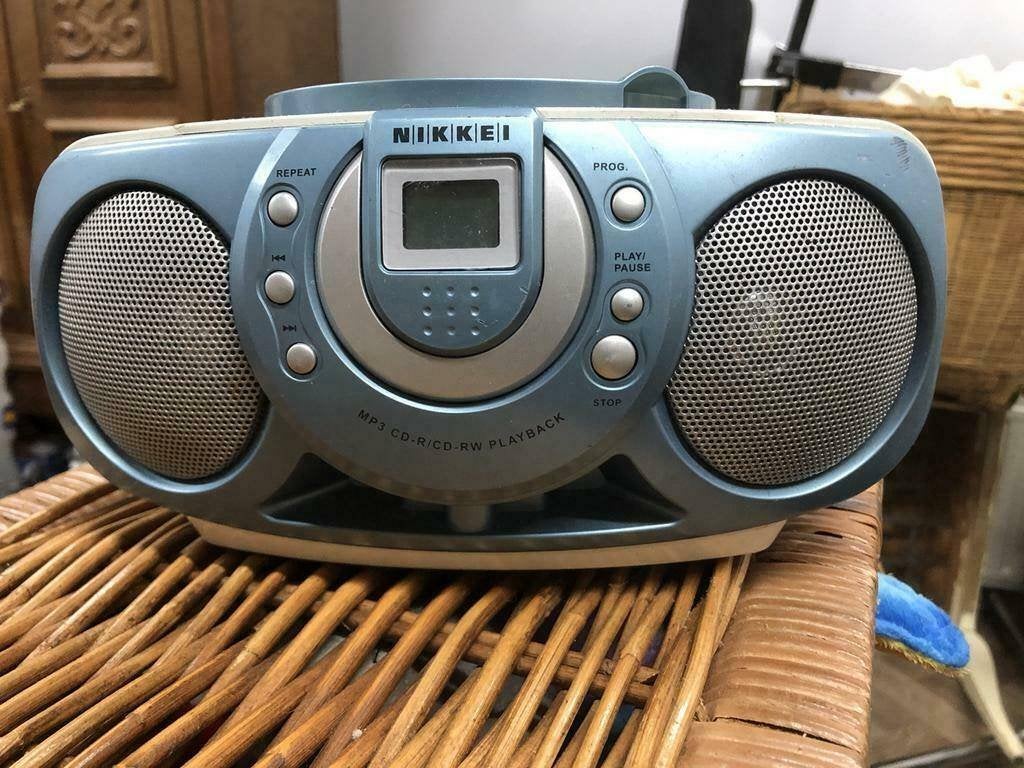 Nikkei mp3 cd speler met radio oudje nog, Audio, Tv en Foto, Radio's, Ophalen of Verzenden, Gebruikt, Transistorradio, Met cd-speler