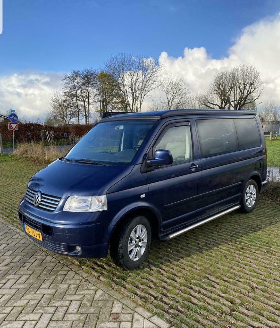 Volkswagen T5 Camperbus, Auto's, Blauw, 2500 kg, Origineel Nederlands, Diesel