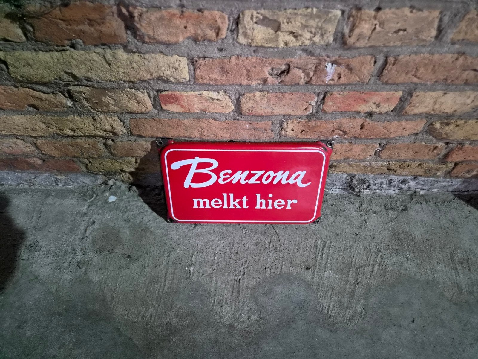 Vintage Benzona melkt hier emaille reclamebord, Ophalen of Verzenden