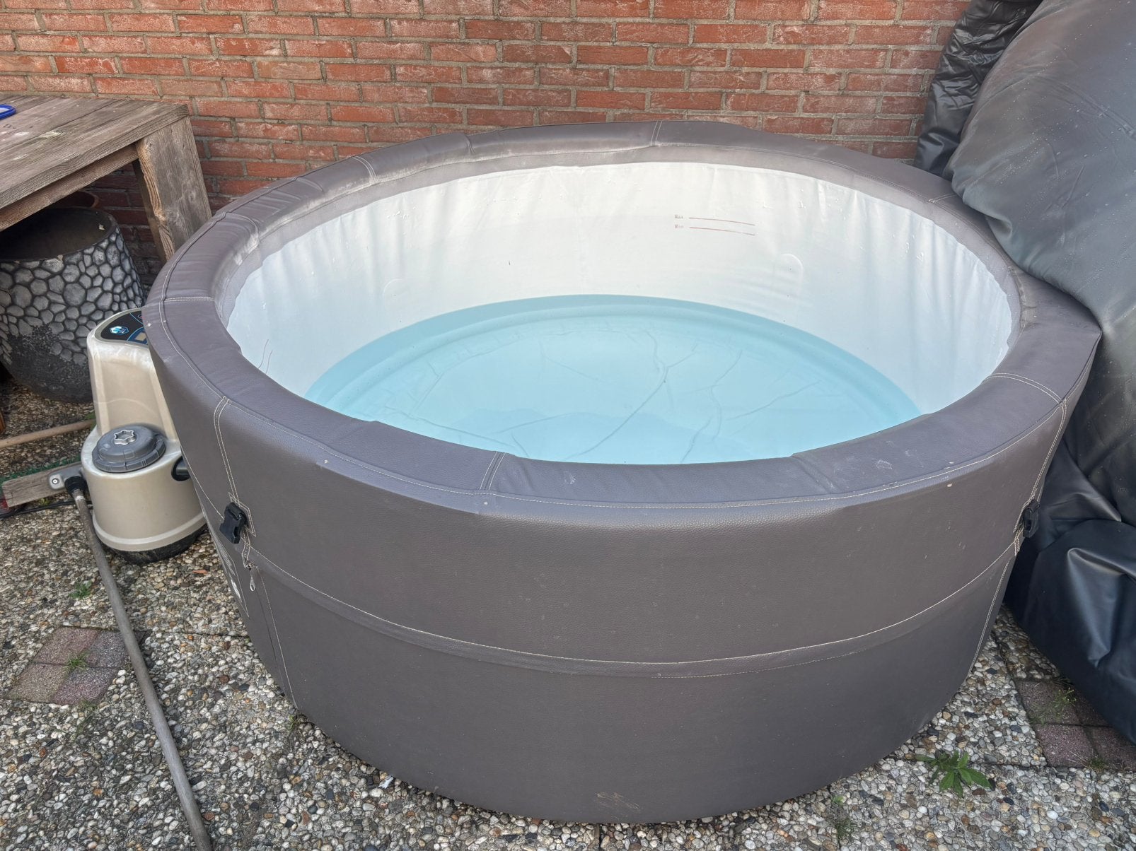 Jacuzzi met harde rand, Tuin en Terras, Bubbelbaden en Hottubs, Ophalen of Verzenden, Zo goed als nieuw, Pomp