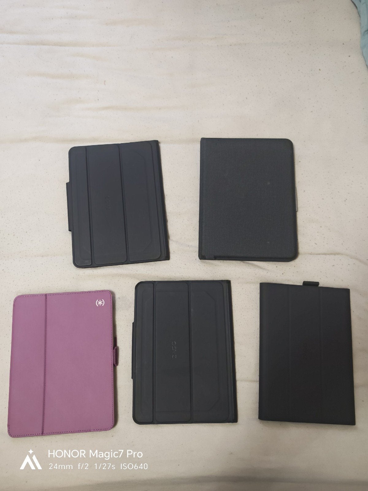 Diverse tablet hoezen - Nooit gebruikt, 10 inch, Onbekend, Nieuw, Bescherming voor- en achterkant