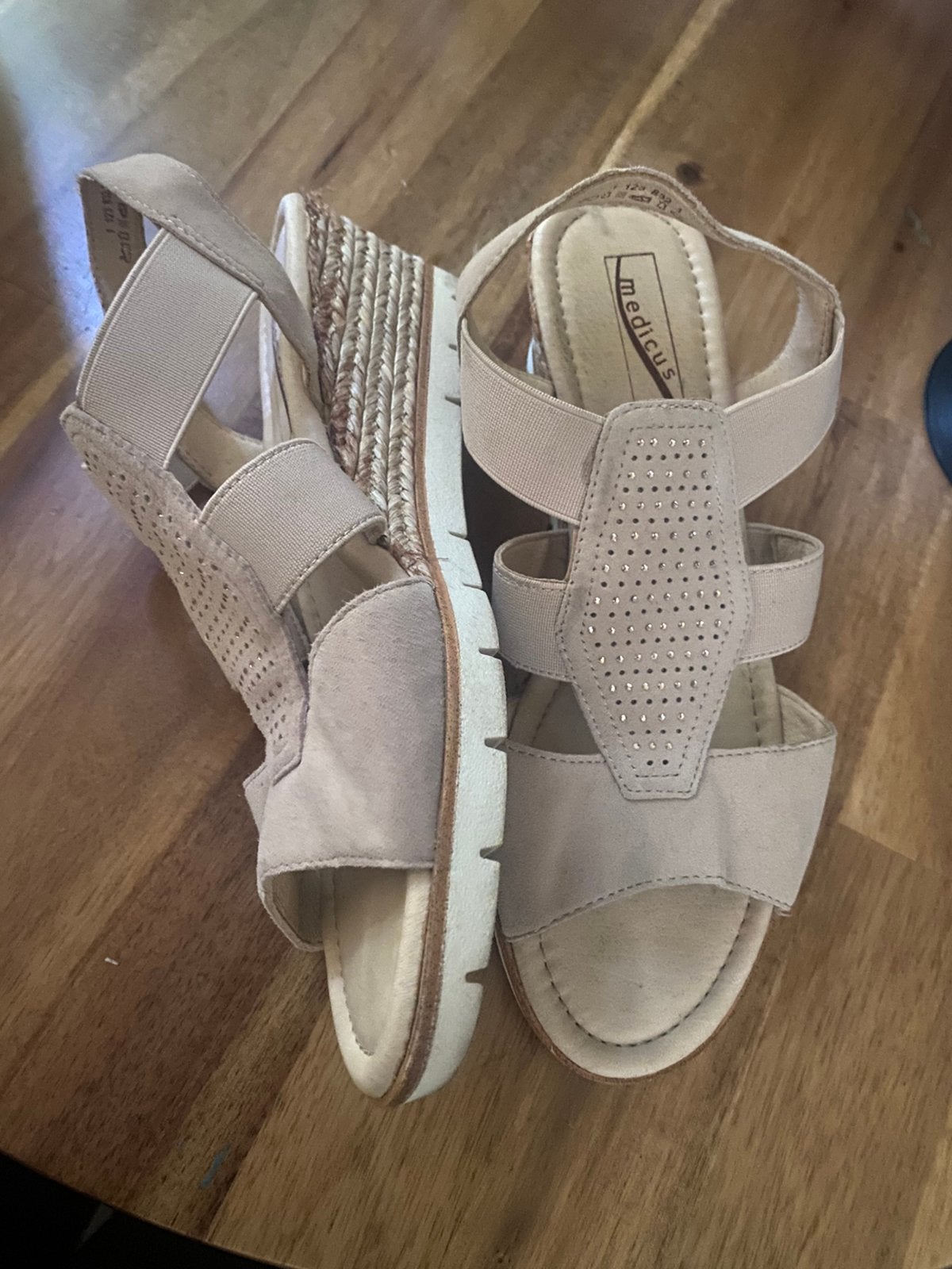 Medicus maat G 5 1/2, Beige, Zo goed als nieuw, Sandalen of Muiltjes, Ophalen of Verzenden