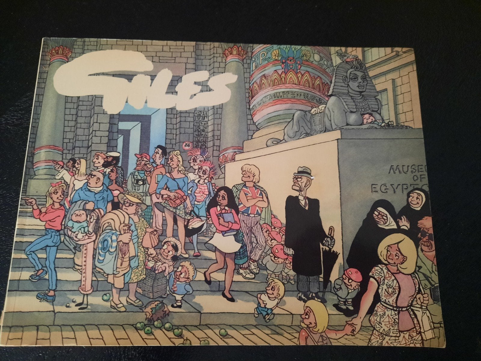 GILES cartoons van Sunday en Daily Express uit 1983, Ophalen of Verzenden, Zo goed als nieuw, Giles, Prentenboek