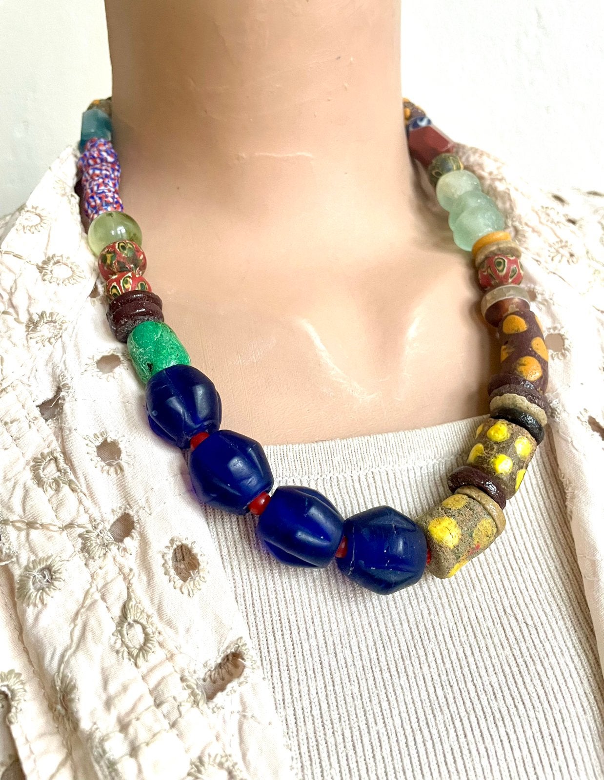 Ketting van Afrikaanse kralen, Sieraden, Tassen en Uiterlijk, Kettingen, Ophalen of Verzenden, Nieuw, Overige kleuren, Overige materialen