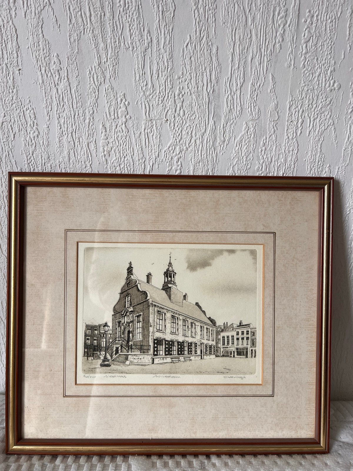 Gesigneerde Ets van het Stadhuis door C. Wiewin, Ophalen, Stadsgezicht, Gesigneerd, 1950 - 1999
