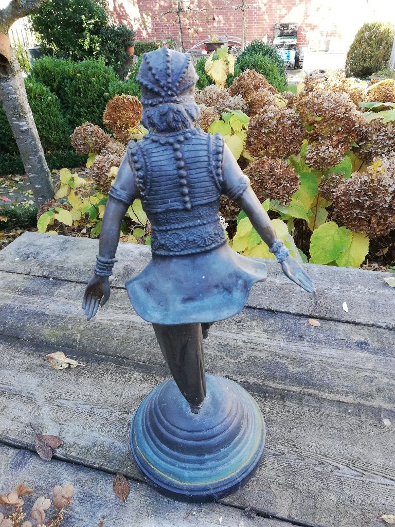 Beeld danseres (Mata Hari) 52,5 cm hoog, Ophalen, 50 - 100 cm, Op sokkel, Beeld