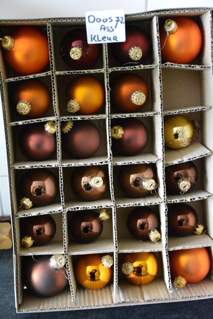 Kerstballen gekleurd Doos 72, Ophalen of Verzenden, Zo goed als nieuw