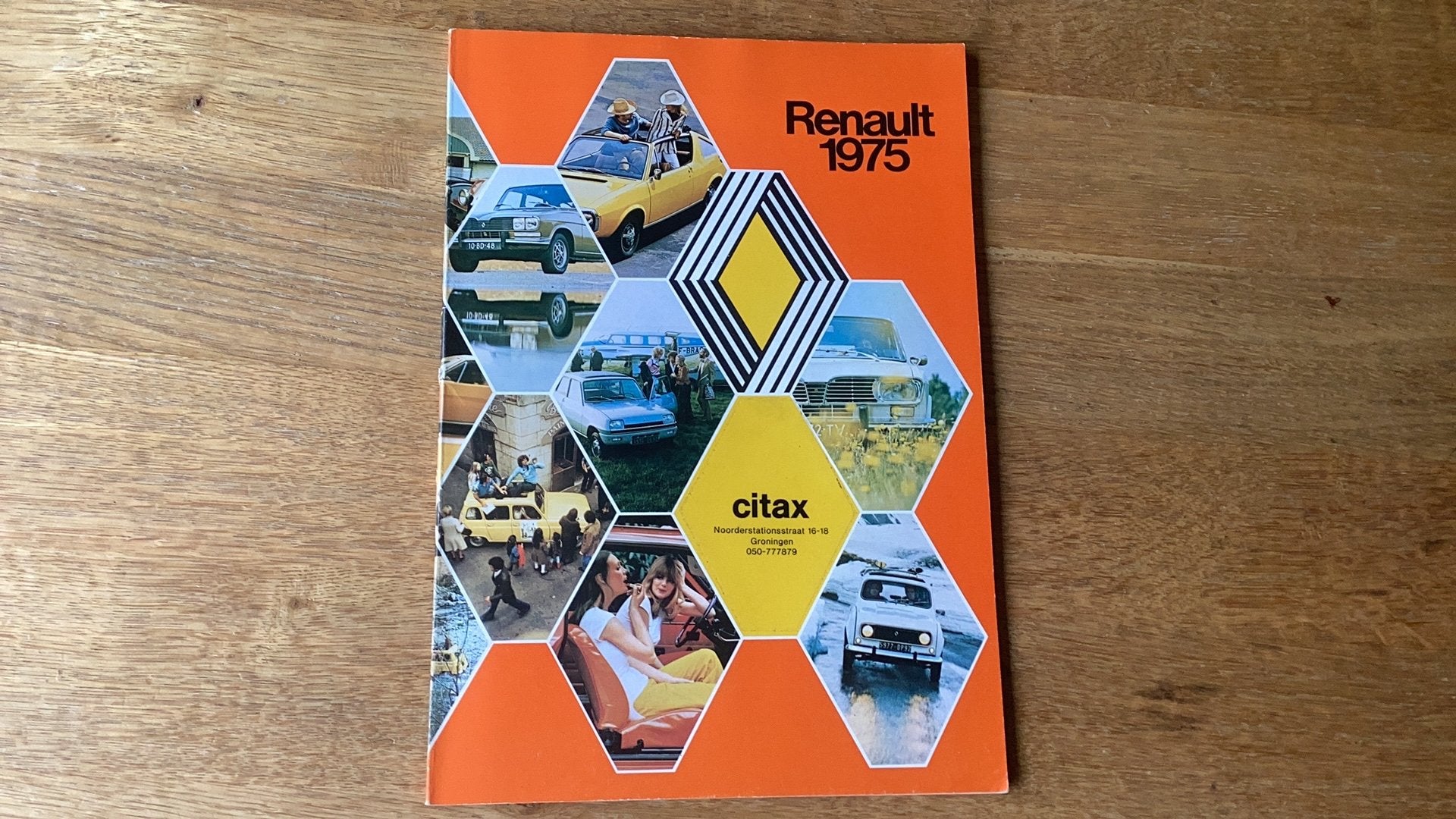 Renault 1975 Catalogus - Klassieke Auto Brochure, Ophalen of Verzenden, Gelezen, Renault