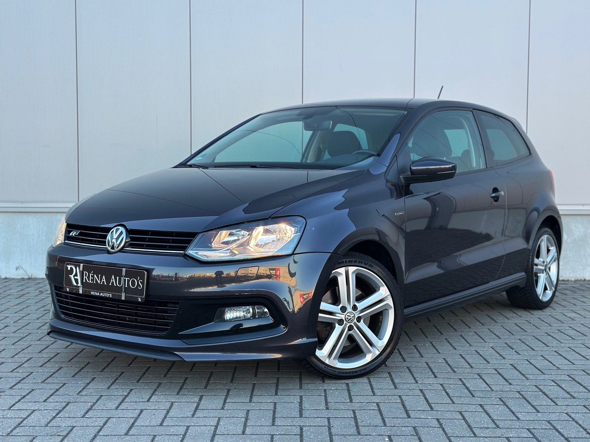 Volkswagen POLO 1.2 TSI R-Line | Cruise | Airco | Stoelverw, Auto's, Voorwielaandrijving, Stof, Gebruikt, Euro 6