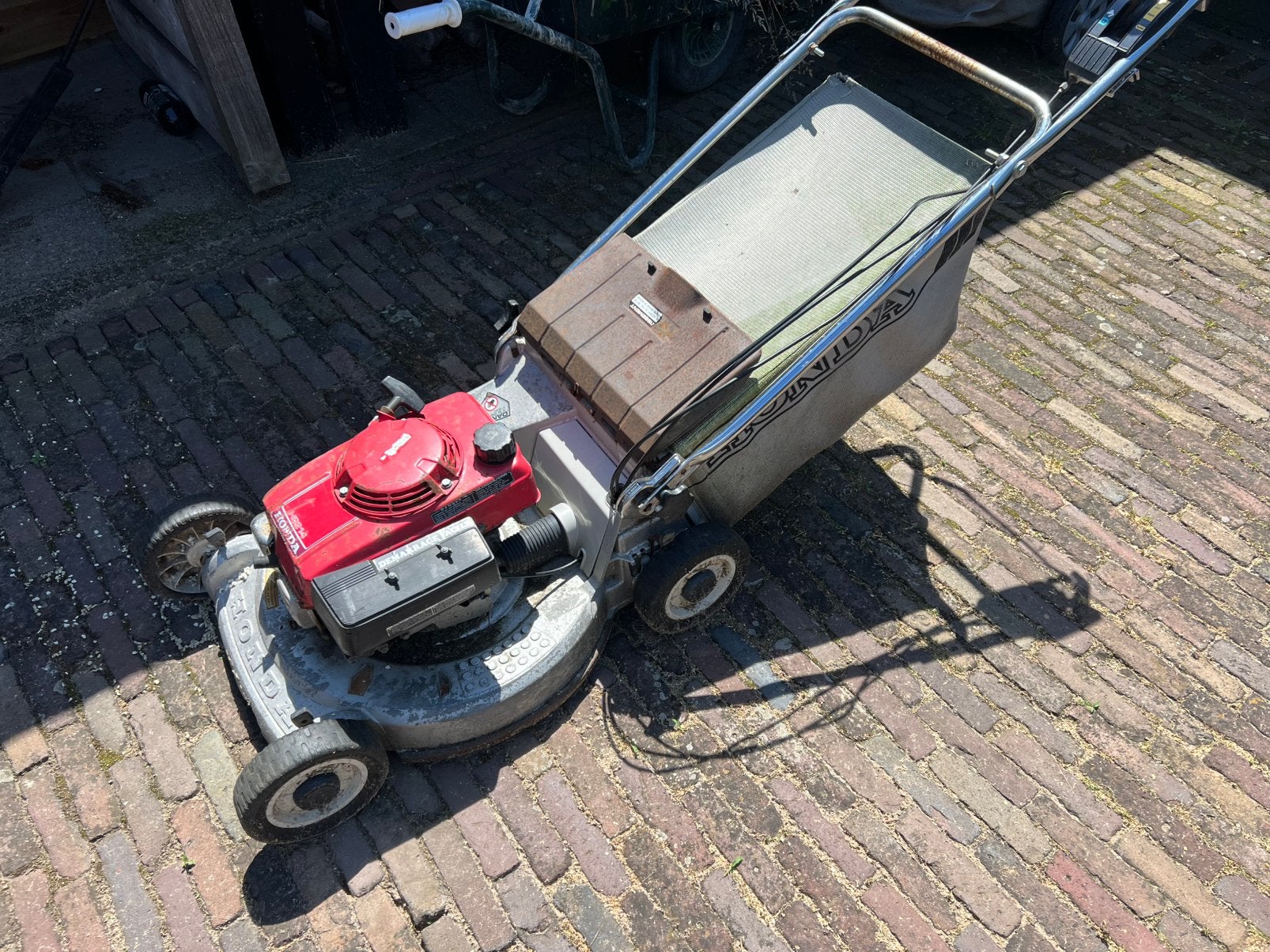 Honda en John Deere grasmaaier, Ophalen of Verzenden, Zo goed als nieuw, 50 cm of meer