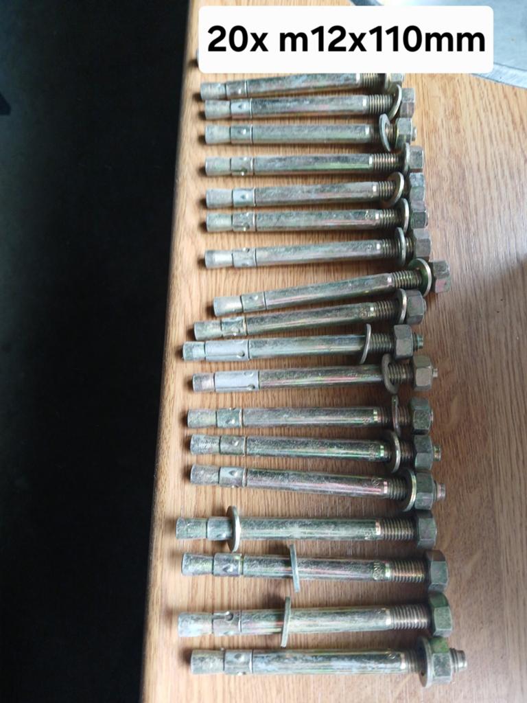 Diverse ankerbouten en pluggen (m10, m12), Ophalen of Verzenden, Gebruikt, 100 tot 250 mm, Bouten of Moeren