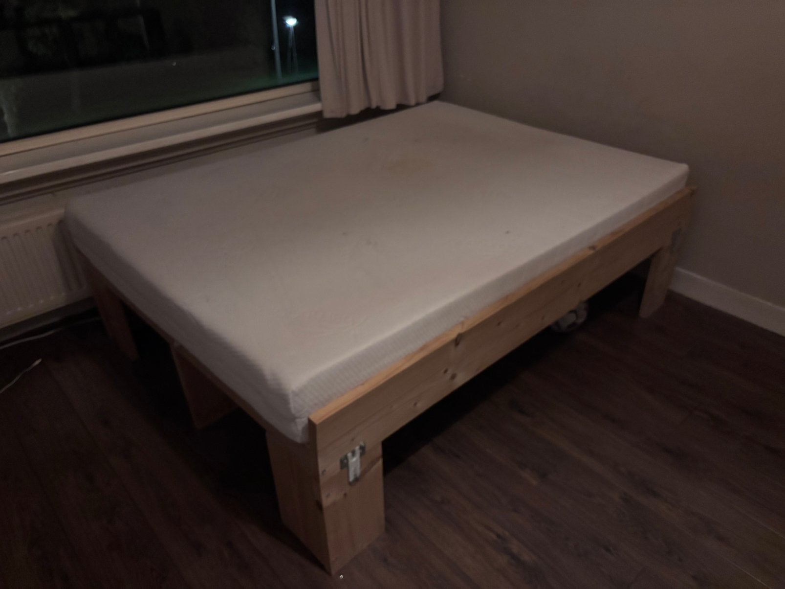 1,40 x 2 m bed met matras, Ophalen, Gebruikt, Bruin, Tweepersoons