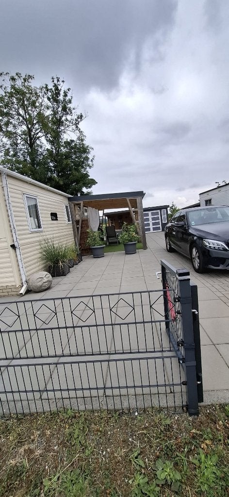 Foto 4 van Antraciet hekwerk met asymmetrisch poort, 40m lang