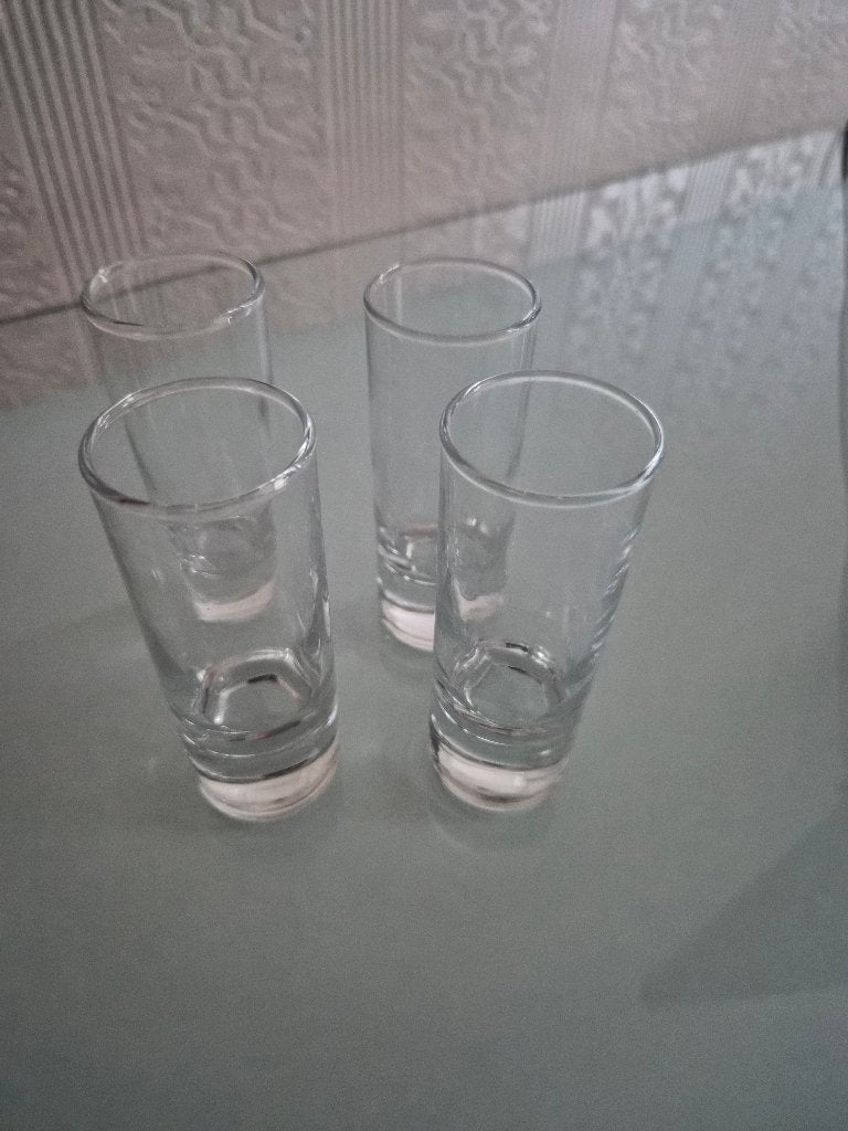 3 kleine glaasjes - borrelglaasjes. Hoogte 9.5 cm,, Glas of Glazen, Nieuw, Ophalen of Verzenden, Glas