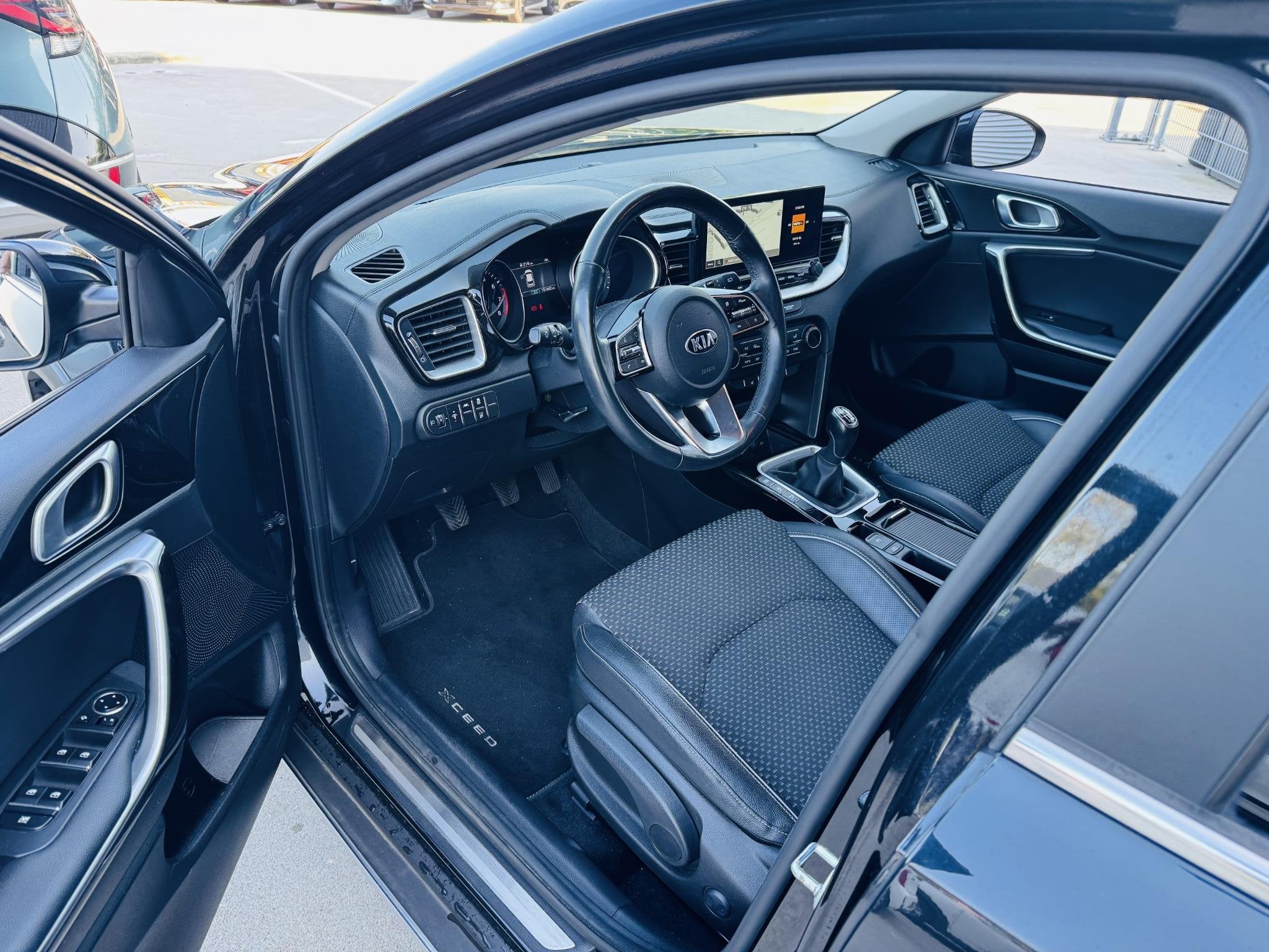 Kia XCeed 1.5 T-GDI MHEV DynamicPlusLine NL-dealerauto! | Tr, Auto's, Voorwielaandrijving, 1300 kg, Gebruikt, Euro 6