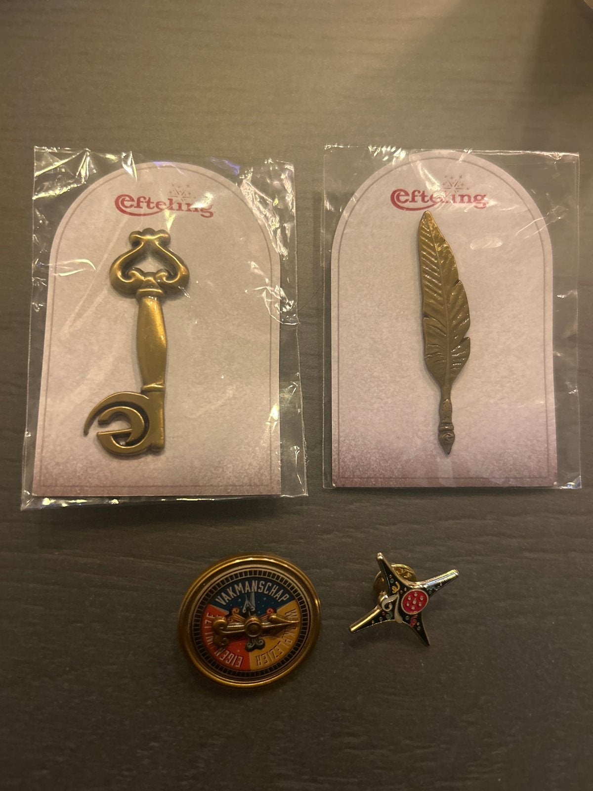 Efteling personeel pins, Verzamelen, Efteling, Ophalen of Verzenden, Nieuw, Button of Speldje