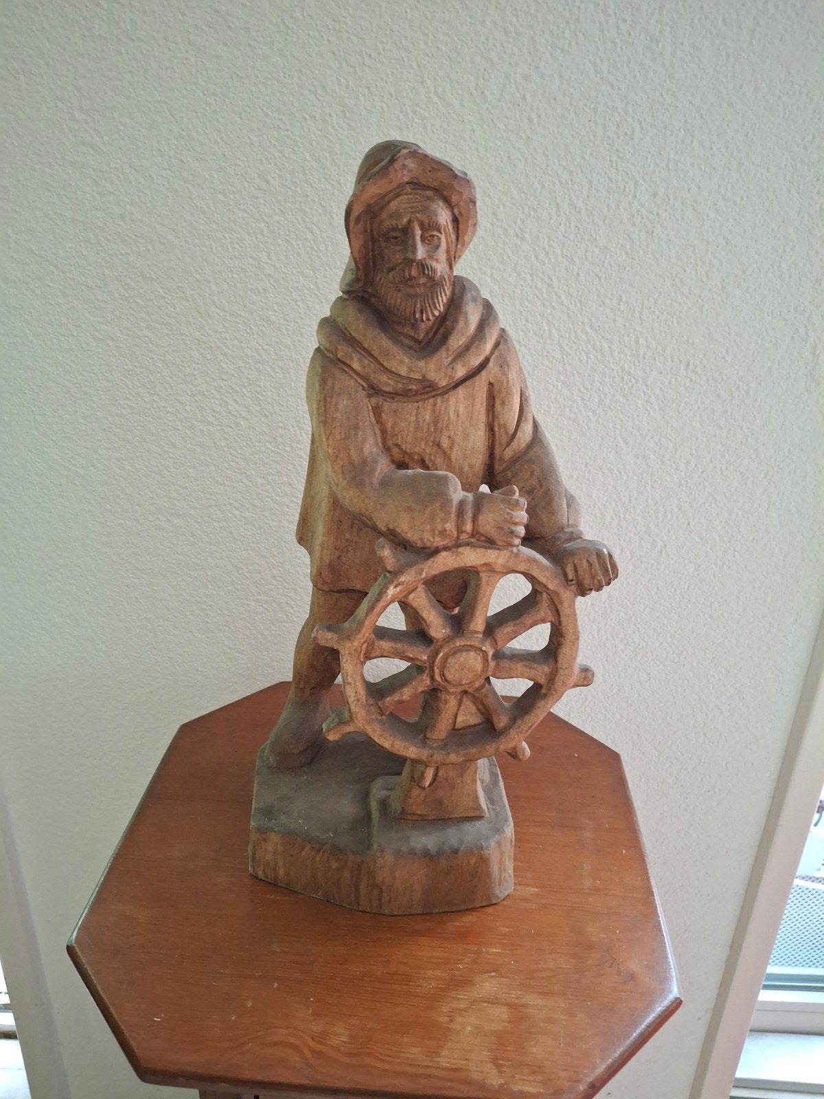 Houten Beeld Visser aan het Roer - Handgesneden, Antiek en Kunst, Ophalen of Verzenden, Handgemaakt, 20 - 50 cm, Beeld