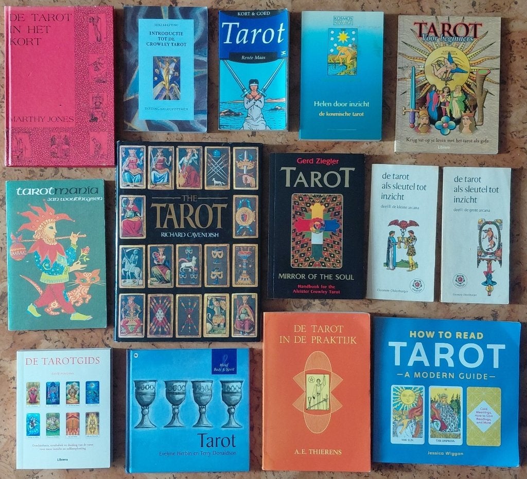 Verzameling 14 Boeken over Tarot, Ophalen of Verzenden, Zo goed als nieuw, Tarot of Kaarten leggen, Overige typen